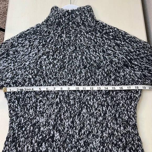 I.N.C. International Concepts Chunky Knit Turtleneck Sweater Size Medium - Picture 9 of 11